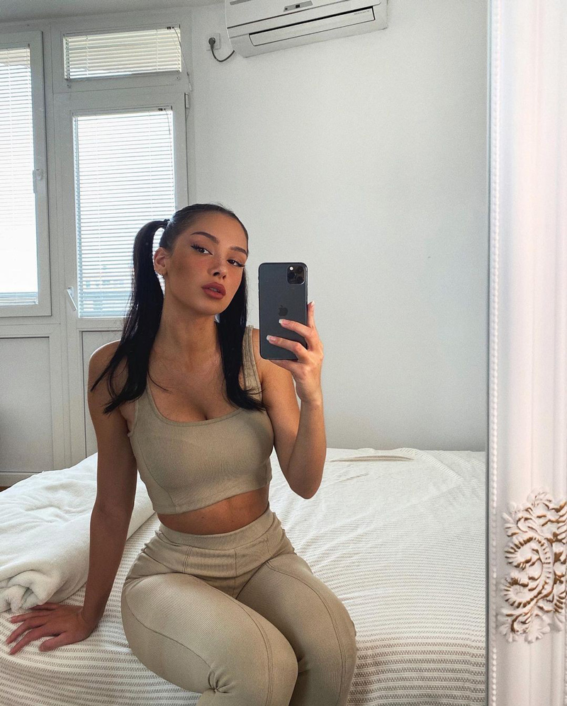 Anja bla instagram