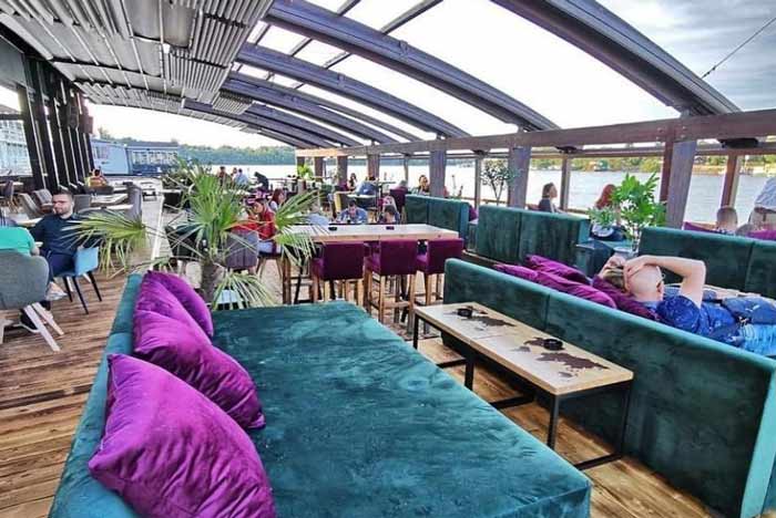 splav konzulat waterfront