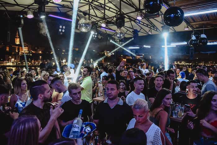 splav tag docek nove godine