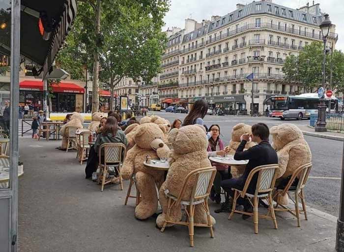 pariz kafici socijalna distanca