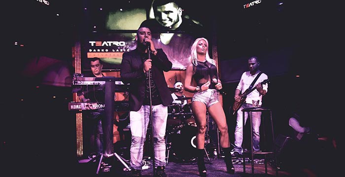 LUDA NOĆ SA DARKOM LAZIĆEM U TEATRU