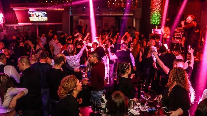 Nova sezona na splavu Na vodi kafana