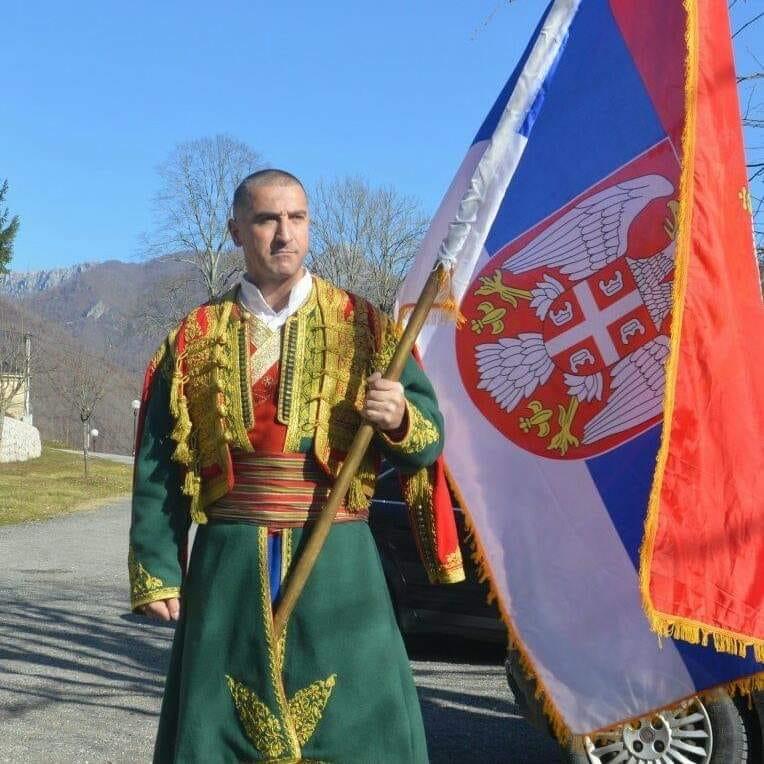 Slavko Perošević posvetio pesmu braći iz Srbije