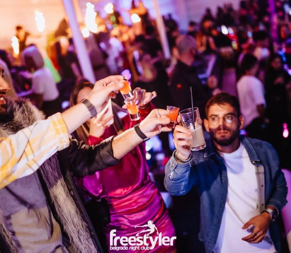 Zašto da odaberete doček Nove godine u klubu Freestyler Winter Stage