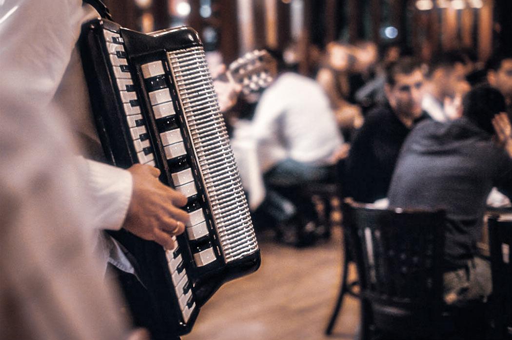 10 narodnih pesama koje će se sigurno naći na repertoaru svakog dočeka!