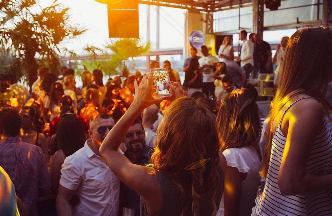 Tropski Matinee na splavu Lasta!