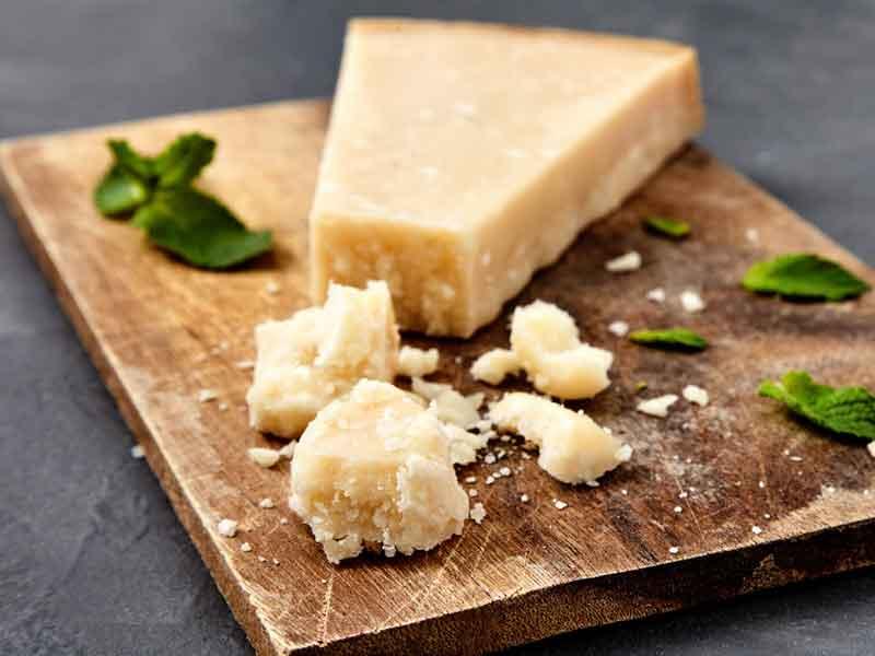 Kako se piše parmezan ili parmesan?