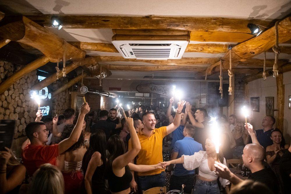 Kafana Barberi - Nezaboravni vikendi uz vrhunske izvođače