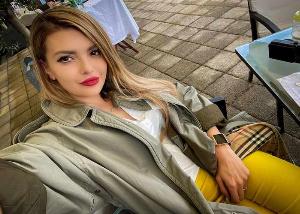 Ela Dvornik - Biografija
