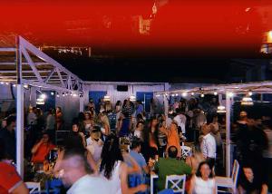 Mala plava vrata za veliki provod