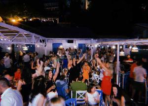 I večeras odličan provod u restoranu Mala plava vrata