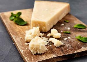 Kako se piše parmezan ili parmesan? 