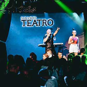 float na vodi teatro