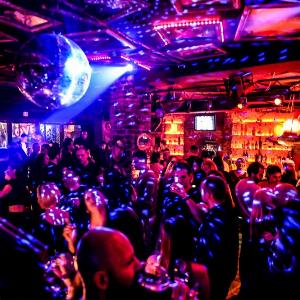 Ben Akiba White Lounge 
