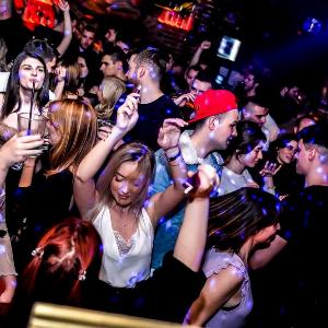 Ben Akiba White Lounge 