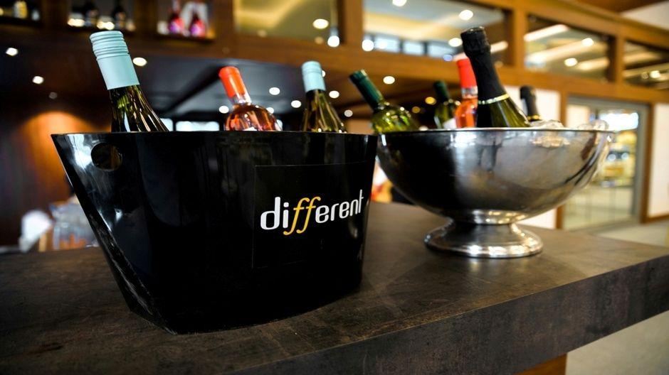 event hall different nova godina
